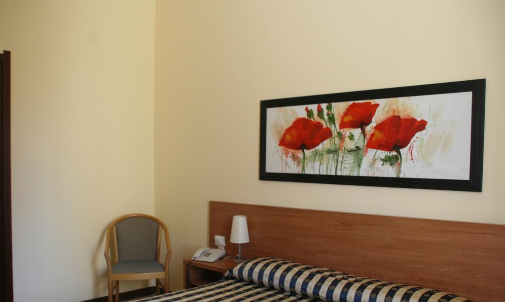 Hotel Ducale Vigevano Ruang foto