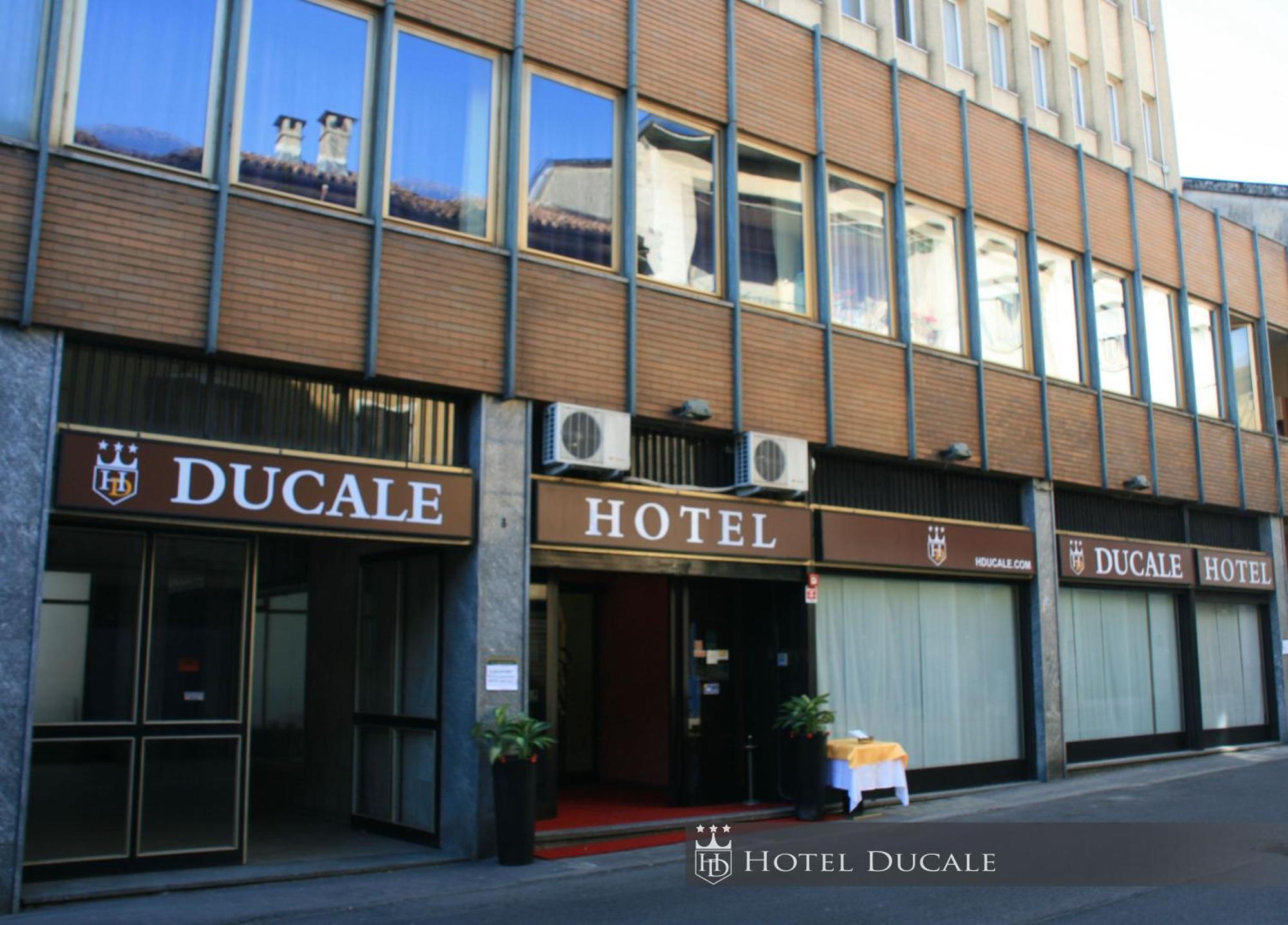 Hotel Ducale Vigevano Bagian luar foto