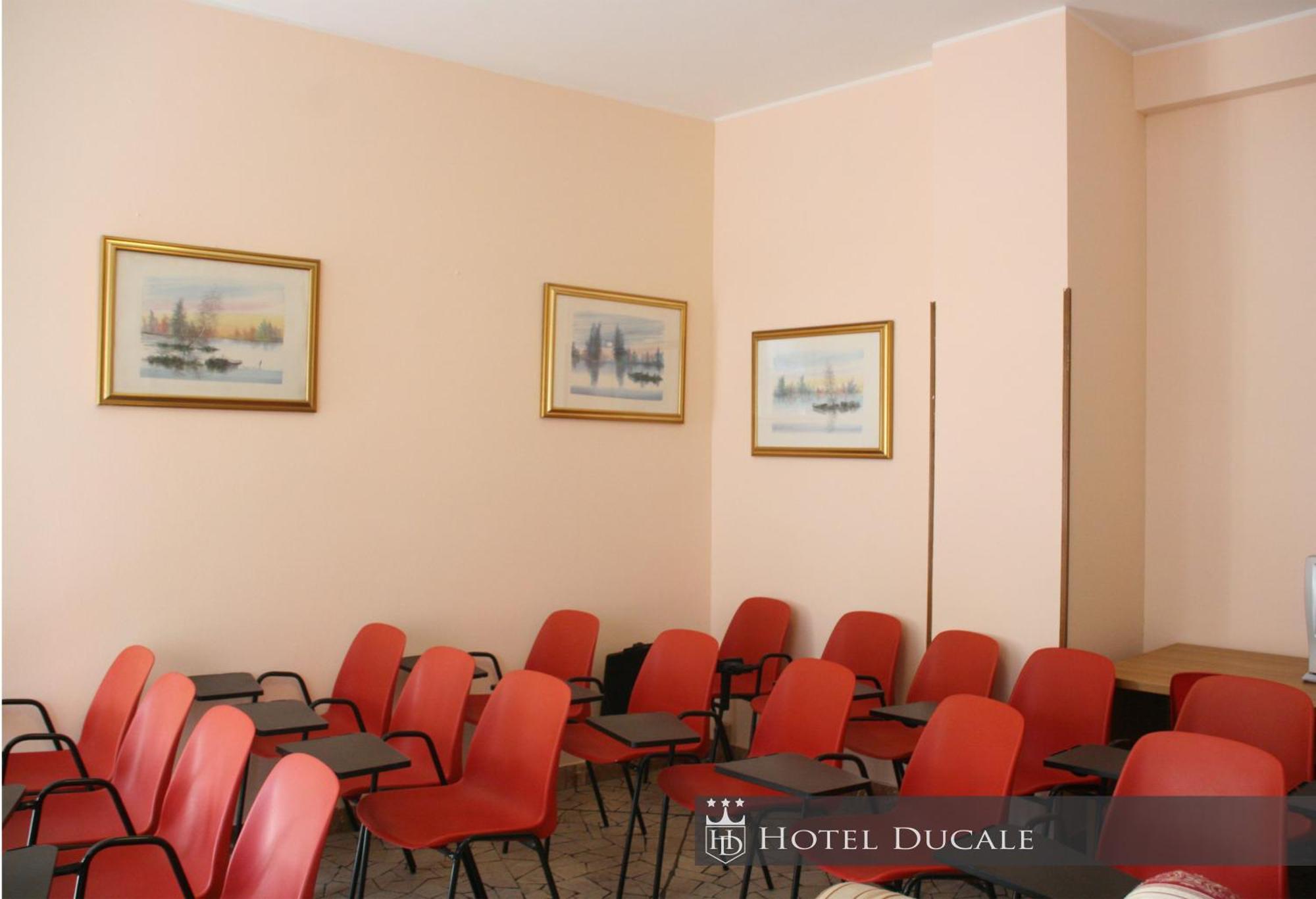 Hotel Ducale Vigevano Bagian luar foto