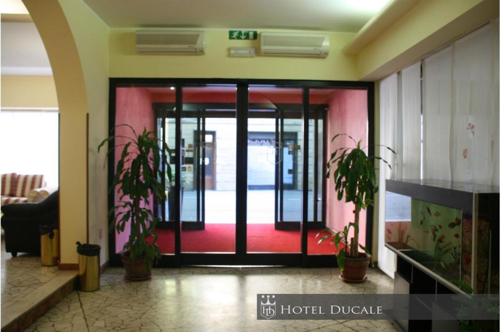 Hotel Ducale Vigevano Ruang foto