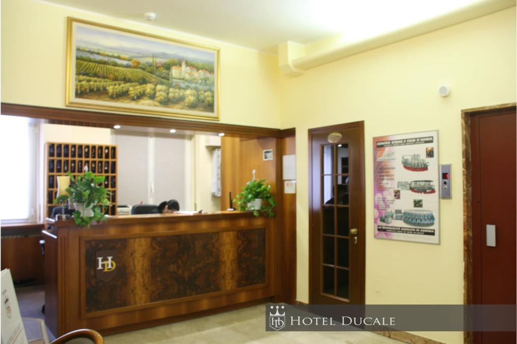 Hotel Ducale Vigevano Ruang foto