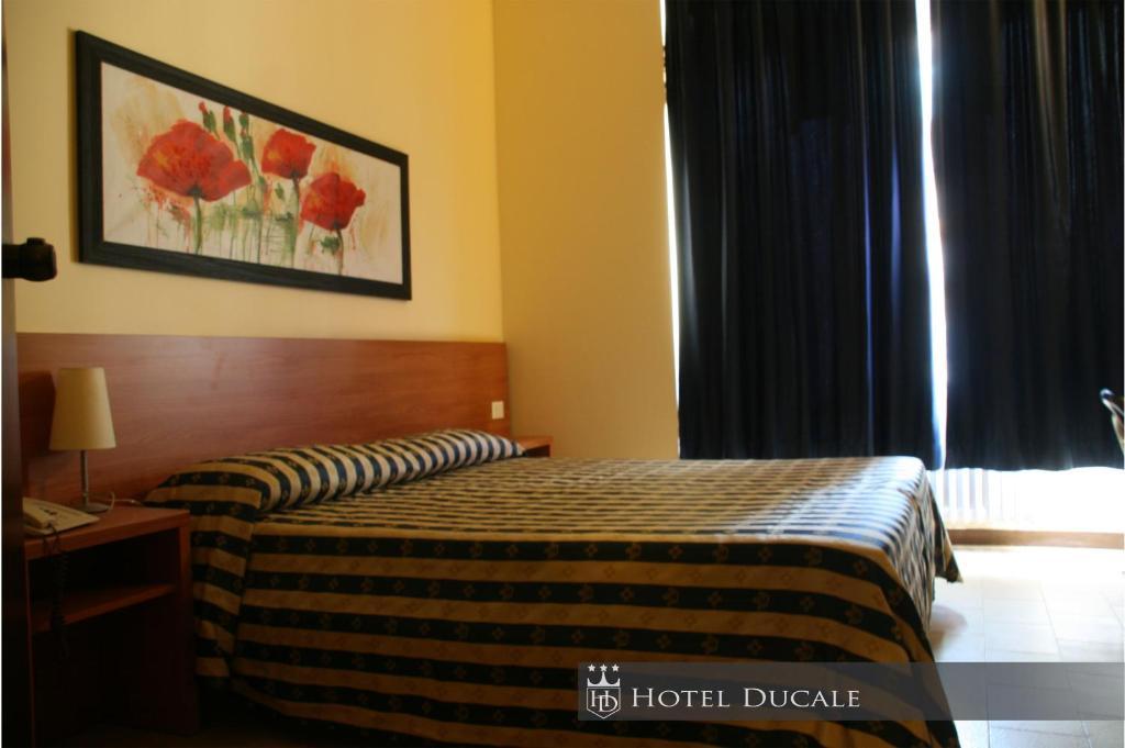 Hotel Ducale Vigevano Ruang foto