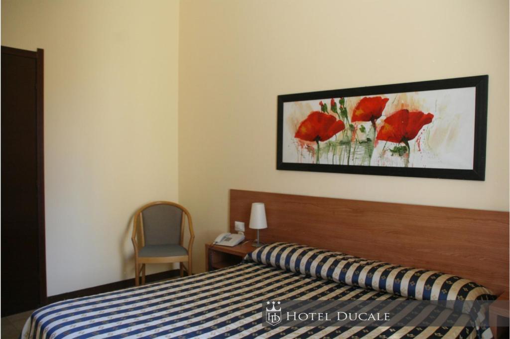 Hotel Ducale Vigevano Ruang foto