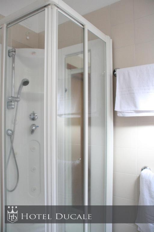 Hotel Ducale Vigevano Ruang foto