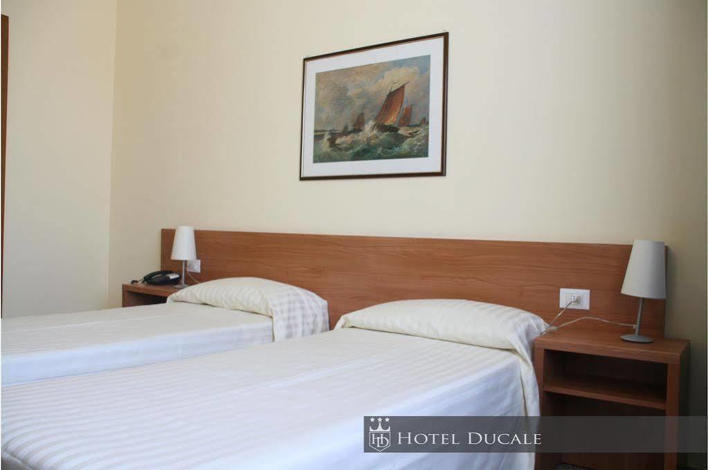 Hotel Ducale Vigevano Bagian luar foto