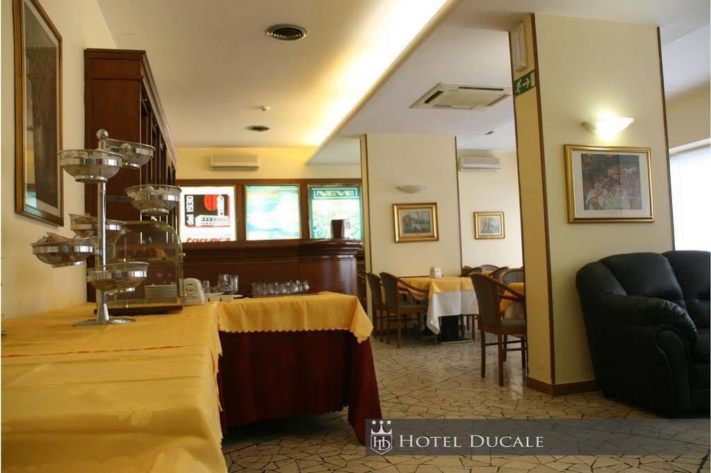 Hotel Ducale Vigevano Bagian luar foto